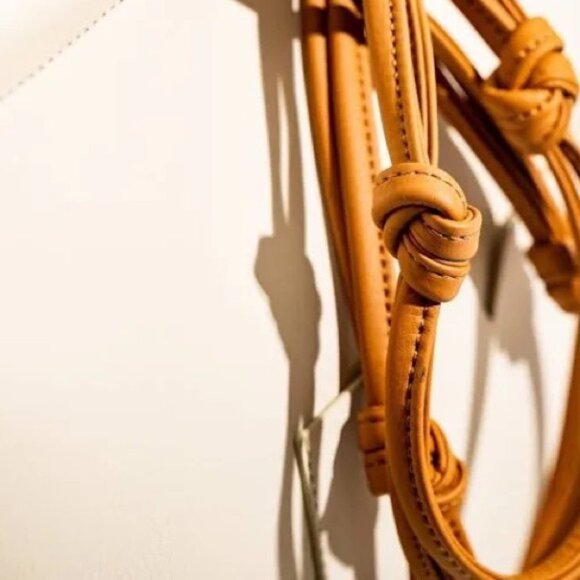 Von Holzhausen The Market Tote in Oat and Caramel - Picture 5 of 13